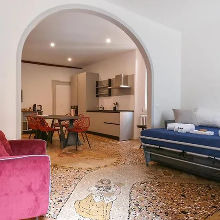 Beautiful In With Kitchenette *