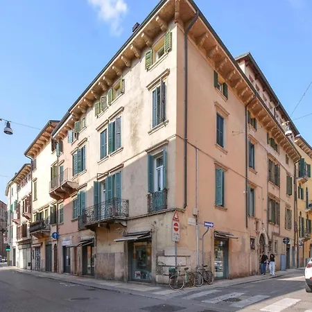 Beautiful In With Kitchenette Apartment *