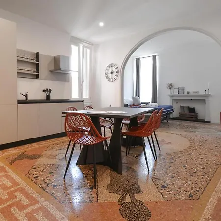 Beautiful In With Kitchenette Apartment